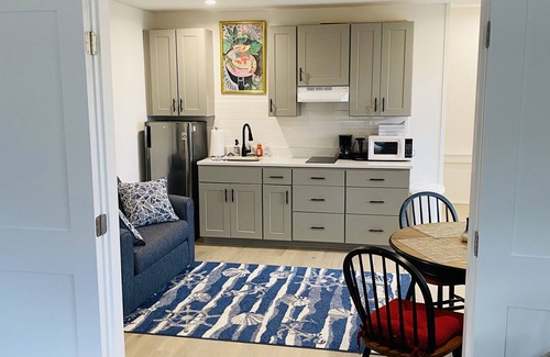 West Tremont Apartment | Gorgeous 2 bedroom apartment in new house with waterfront views in Duck Cove