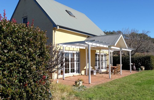 Mograni Cottage | Gorgeous 2 bedroom cottage set in a vineyard with valley views
