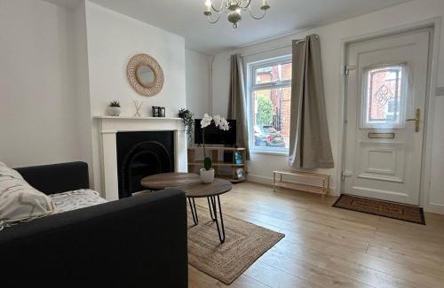 Five Oak Green Apartment | Gorgeous 2 double bedroom Victorian House in Kent