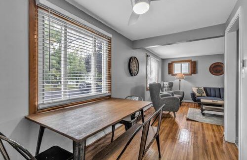North Buffalo Apartment | Gorgeous 2 Queen Bedroom Lower Apartment in North Buffalo with Free Driveway Parking