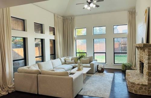 Corinth House | Gorgeous 3-Bedroom Family Home with Pizza Oven, Jacuzzi Bath & Office!