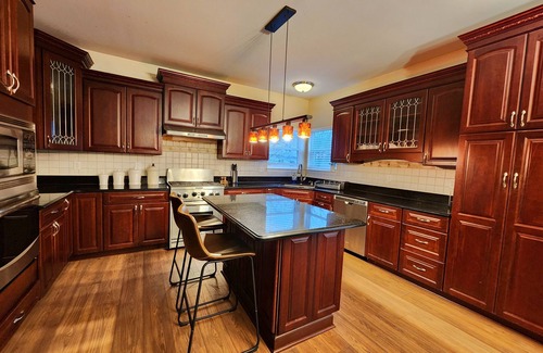 Whittaker House | Gorgeous 4 Bed Home - Short Drive to Downtown A2
