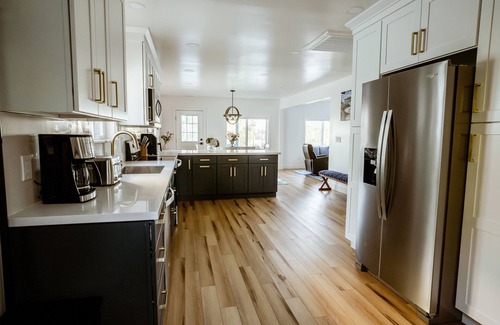 Roosevelt House | Gorgeous 4bd/3ba House w/AC 1 block from Light Rail