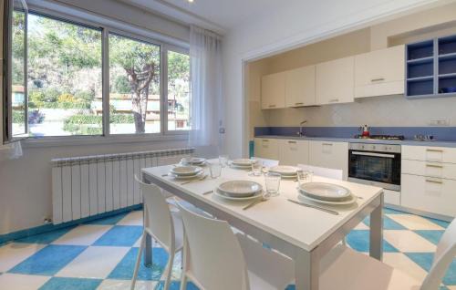 Ghiaia Apartment | Gorgeous Apartment In Deiva Marina