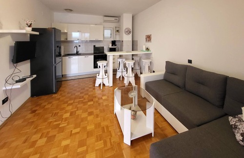 Galovac Apartment | Gorgeous apartment in Galovac with WiFi