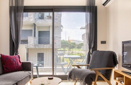 Ilica Apartment | Gorgeous Apartment With Pool and Balcony In Izmir