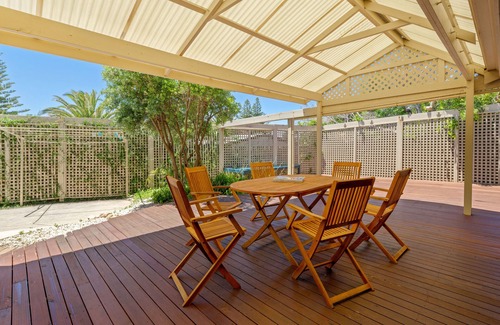 Moana House | Gorgeous Beach and Ocean Views - Located right on the Beach