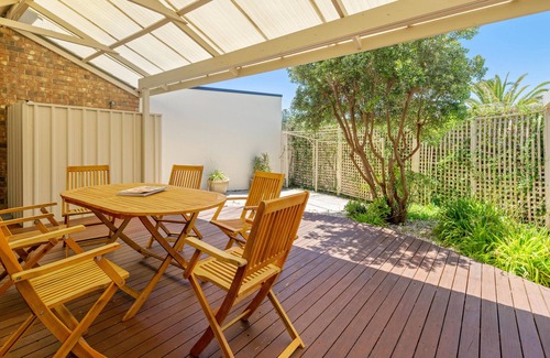 Moana House | Gorgeous Beach and Ocean Views - Located right on the Beach
