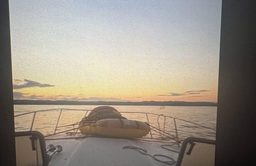 Tallman Boat Rental | Gorgeous Boat - weekend on the water - 2 bdrm Cabin Cruiser-yacht club included