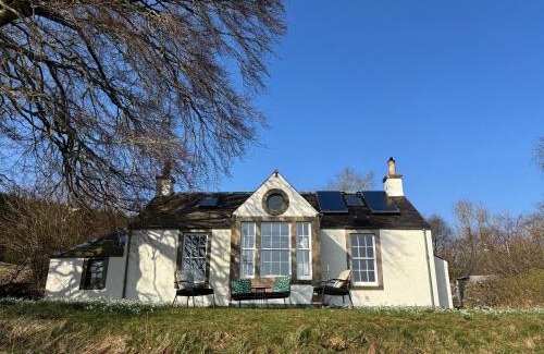 Eddleston House | Gorgeous boutique off-grid cottage near Peebles