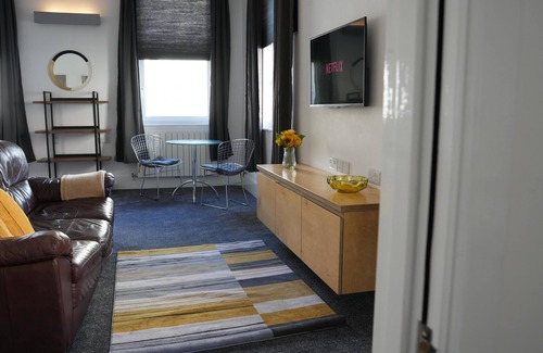 Merthyr Tydfil Apartment | Gorgeous, Comfortable Apartment on the High Street