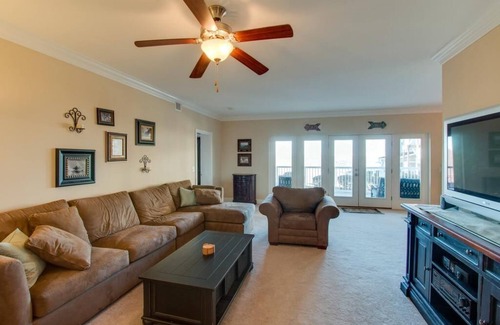 Lancaster Condo | Gorgeous Condo with view overlooking Center Hill Lake