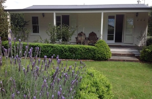 Puketapu House | Gorgeous cottage set in spacious rural Hawkes Bay garden
