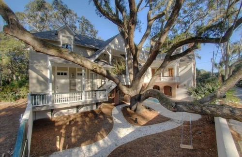 East Beach House | Gorgeous Custom Home, 7 BR, 2 porches, steps to beach, heated pool, elevator