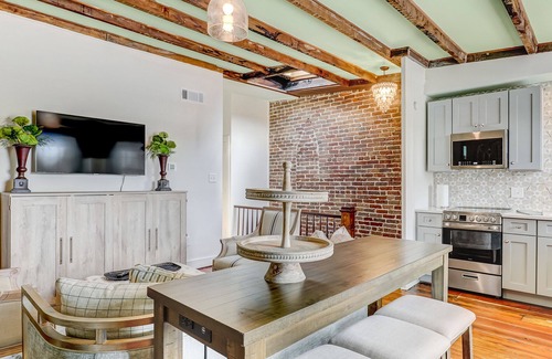 Historic Downtown Savannah Apartment | Gorgeous Designer Apartment, Heated Pool Access
