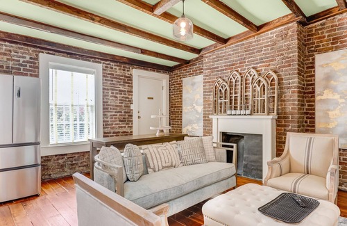 Historic Downtown Savannah Apartment | Gorgeous Designer Apartment, Heated Pool Access