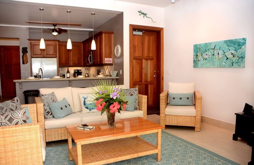 Cocoplum Condo | Gorgeous First Floor Beachfront Condo with Kayaks