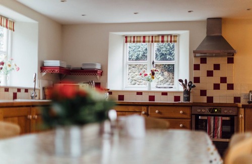 Salthouse Cottage | Gorgeous flint cottage overlooking the marshes, walking distance to beach