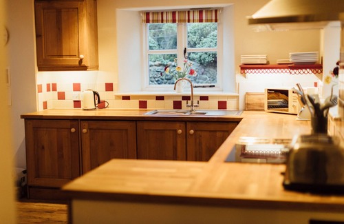 Salthouse Cottage | Gorgeous flint cottage overlooking the marshes, walking distance to beach