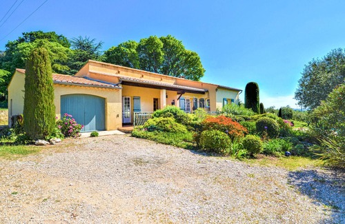 Labaume House | Gorgeous home in Montaren et St Mediers