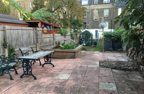 Faraday Apartment | Gorgeous Georgian apartment, 2 King beds and Garden