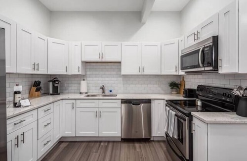 University District Apartment | Gorgeous Getaway -1BR- Columbus!