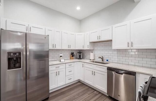University District Apartment | Gorgeous Getaway -1BR- Columbus!