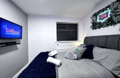 Rhondda Cynon Taff Apartment | Gorgeous Graceful Getaway W Gazebo - Tylorstown