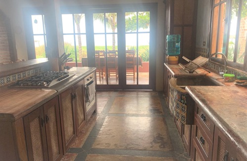 Canoa Villa | Gorgeous Hacienda on the Beach