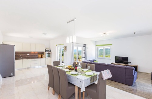 Central Dalmatia House | Gorgeous home in Blato na Cetini