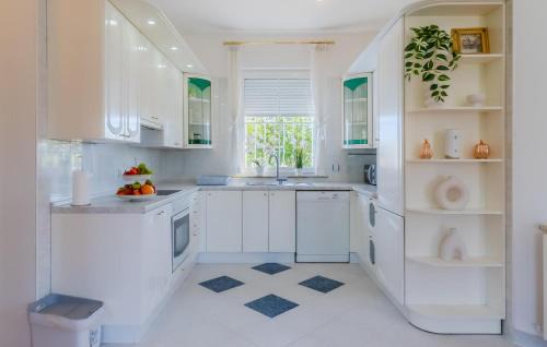 Novi Zagreb House | Gorgeous Home In Hrvatski Leskovac