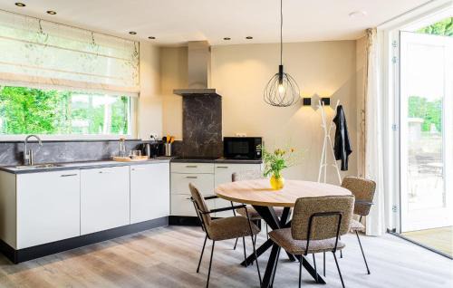 Nieuw-Bergen House | Gorgeous Home In Afferden With Wifi