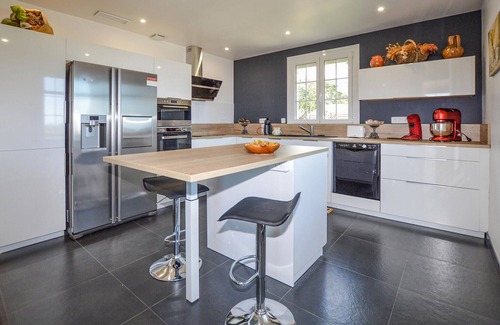 Cervione House | Gorgeous home in Cervione with WiFi