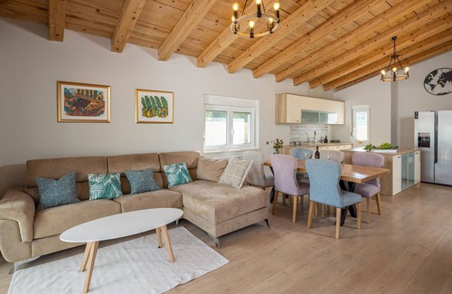 Marina House | Gorgeous home in Dograde with WiFi
