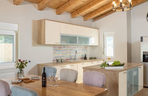 Marina House | Gorgeous home in Dograde with WiFi