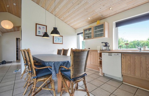 Lyngsbæk Strand House | Gorgeous home in Ebeltoft with sauna