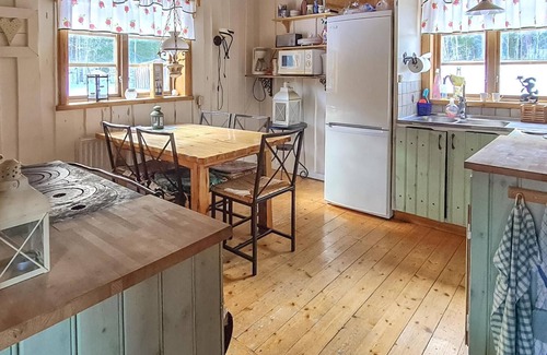 Enviken House | Gorgeous home in Enviken with kitchen