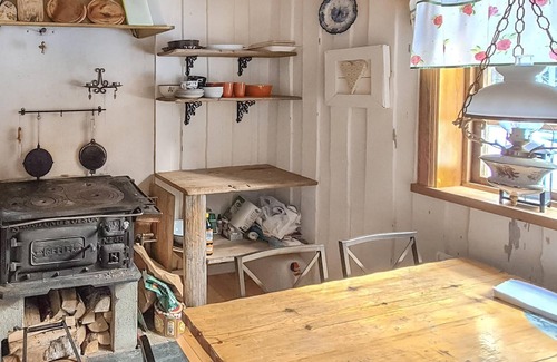 Enviken House | Gorgeous home in Enviken with kitchen