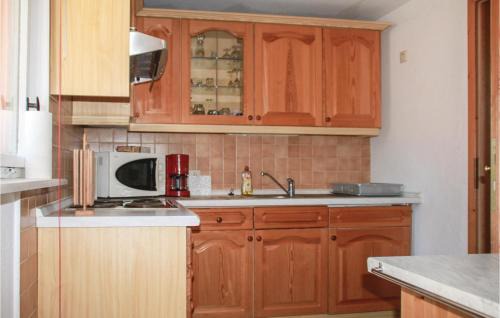 Gleima House | Gorgeous Home In Gleima With Kitchen