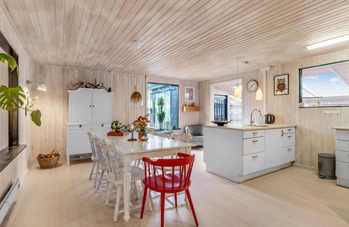 Hou House | Gorgeous home in Hals with WiFi