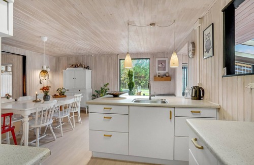 Hou House | Gorgeous home in Hals with WiFi