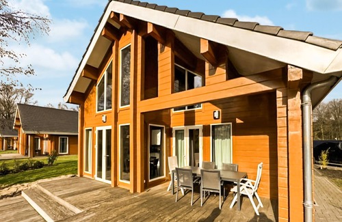 Heel House | Gorgeous home in HEEL with WiFi