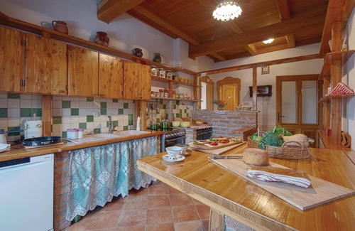 Ludbreg House | Gorgeous home in Ludbreg with sauna