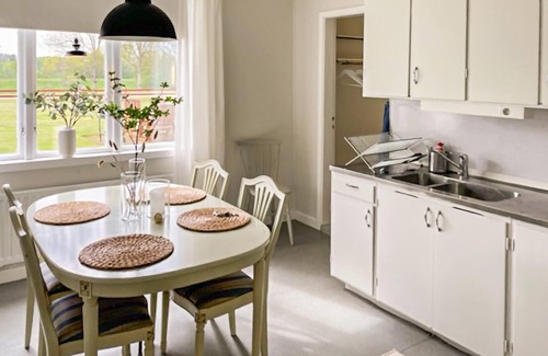 Lyrestad House | Gorgeous home in Lyrestad with WiFi