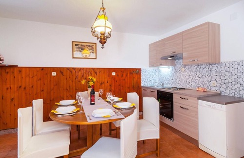 Pucisca House | Gorgeous home in Pucisca with WiFi