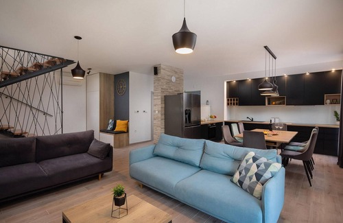 Dicmo House | Gorgeous home in Sicane