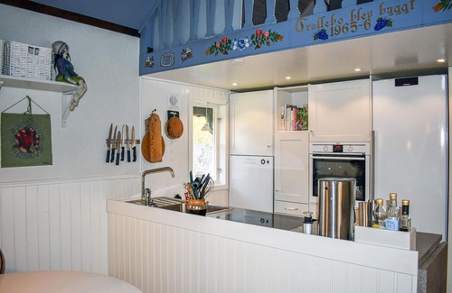 Tidaholm House | Gorgeous home in Tidaholm with kitchen