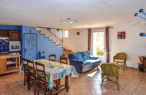 Venejan House | Gorgeous home in Vénéjan with kitchen