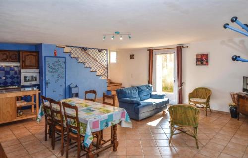 Venejan House | Gorgeous Home In Vénéjan With Kitchen