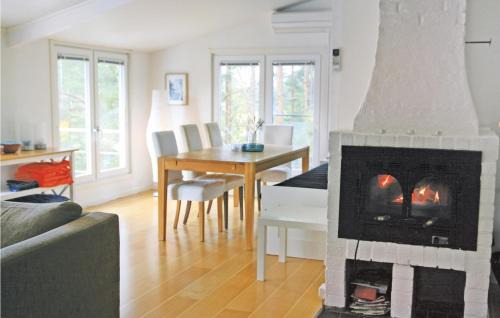 Vikbolandet House | Gorgeous Home In Vikbolandet With Wifi